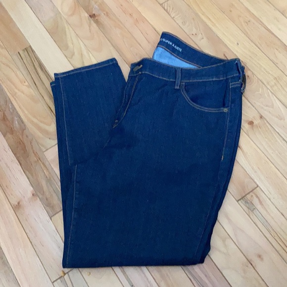 Old Navy Women’s Jeans - Picture 2 of 8